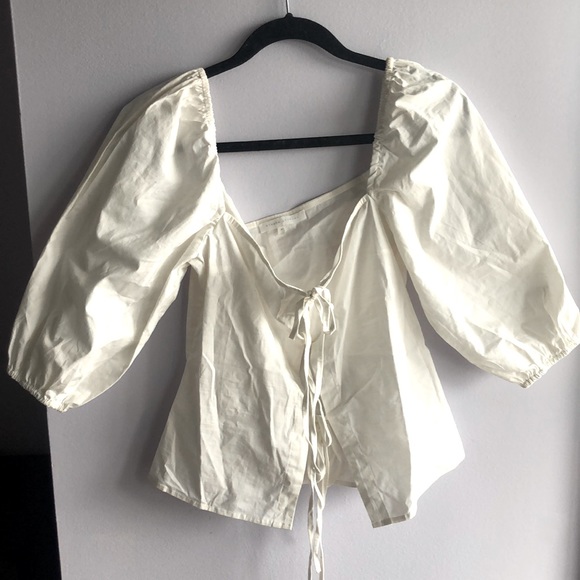 COPY - ✨2 for $20✨Tie-up White Blouse - Picture 1 of 2